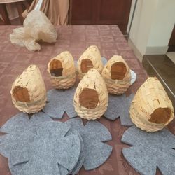 6 Small Birds Nests/ 6 Nidos De Pajaros Pequeños