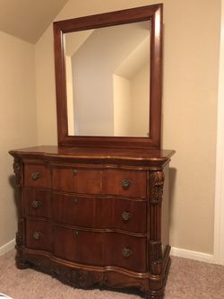 Gorgeous 3-Drawer Wood Dresser with Mirror