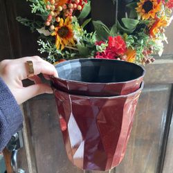 Set of 2 Red Plastic Planters