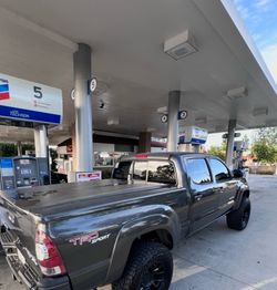 2009 Toyota Tacoma tonneau cover snug top