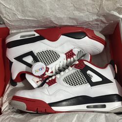 Fire Red 4’s Size 9.5