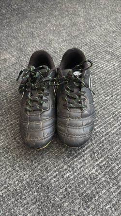 Boys size 1 Procat By Puma Soccer Cleats