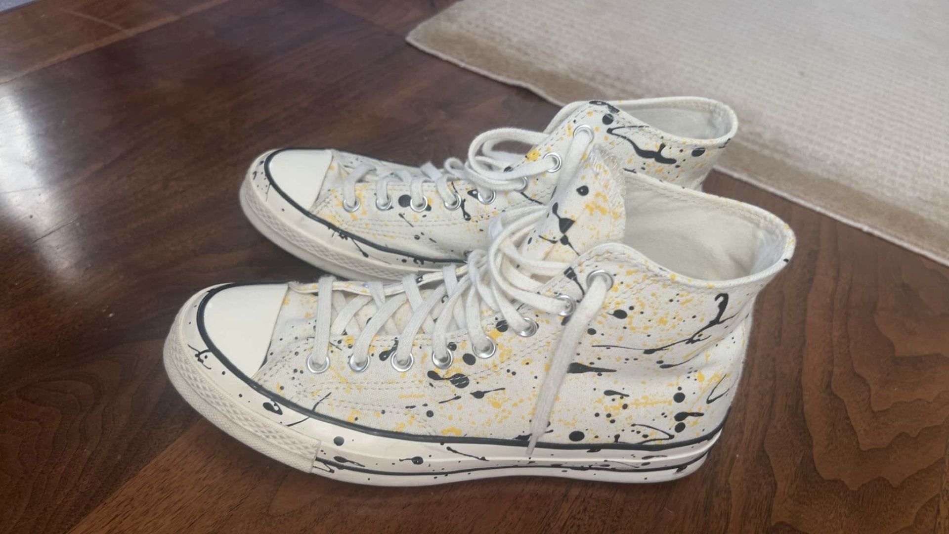 Converse Chuck Taylor High Tops Men’s 9.5 Splatter