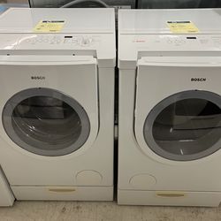 BOSCH NEXXT 500 SERIES FRONT LOAD WASHER & GAS DRYER SET w/PEDESTALS - WHITE (PRE-OWNED)
