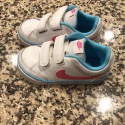 NIKE Size 8