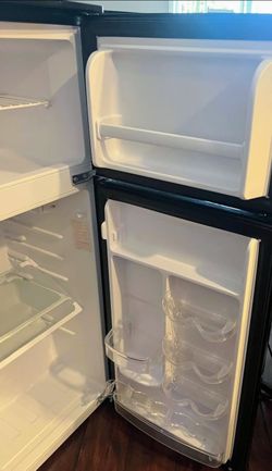 Magic Chef Refrigerator like new