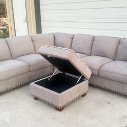 2 PIECE SECTIONAL WITH STORAGE OTTOMAN 