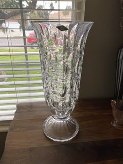 Large Vase 24 percent lead Crystal