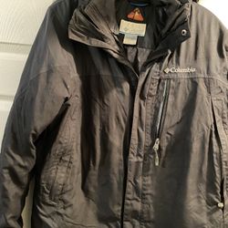 Men’s Columbia medium jacket $35 located  MountDora Fla 32757