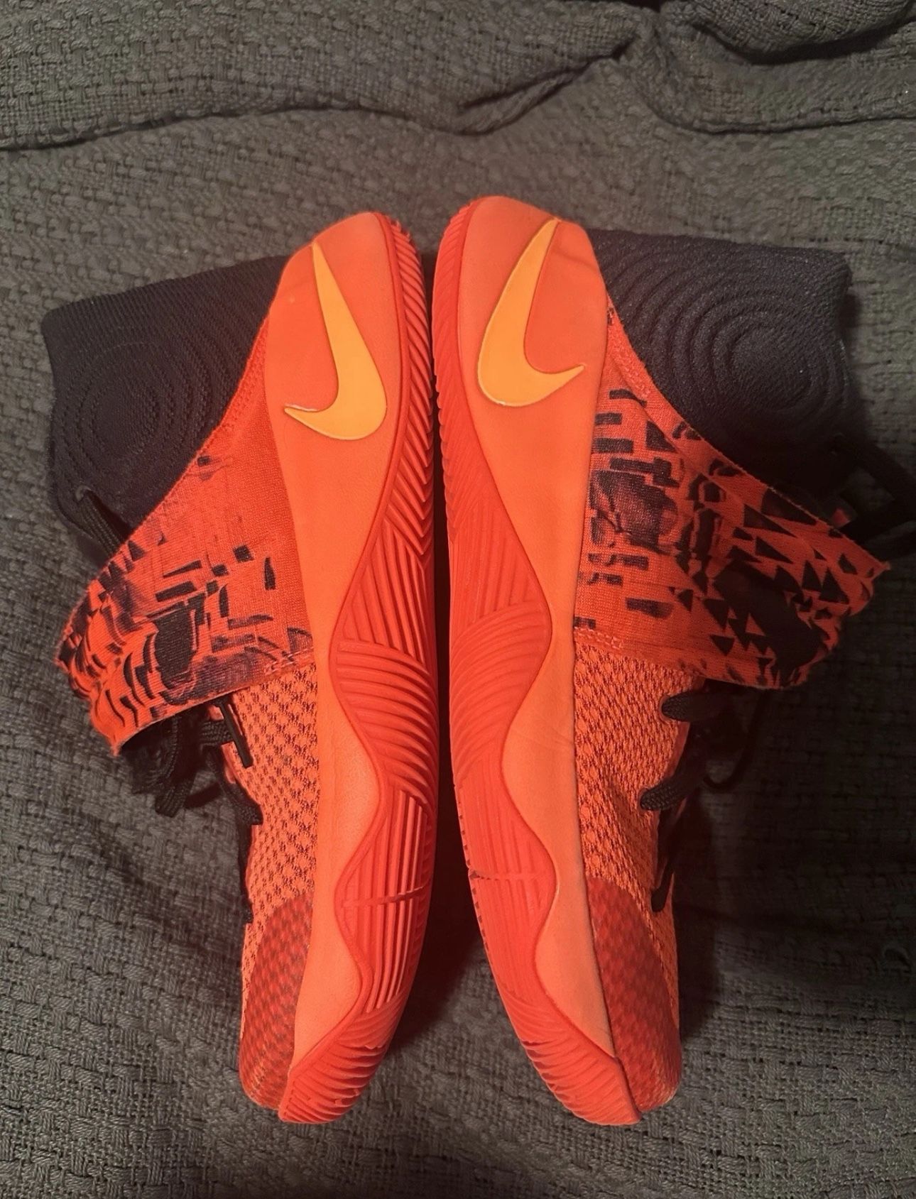Nike Kyrie 2 Inferno 819583-680 Basketball Shoes - Size 10
