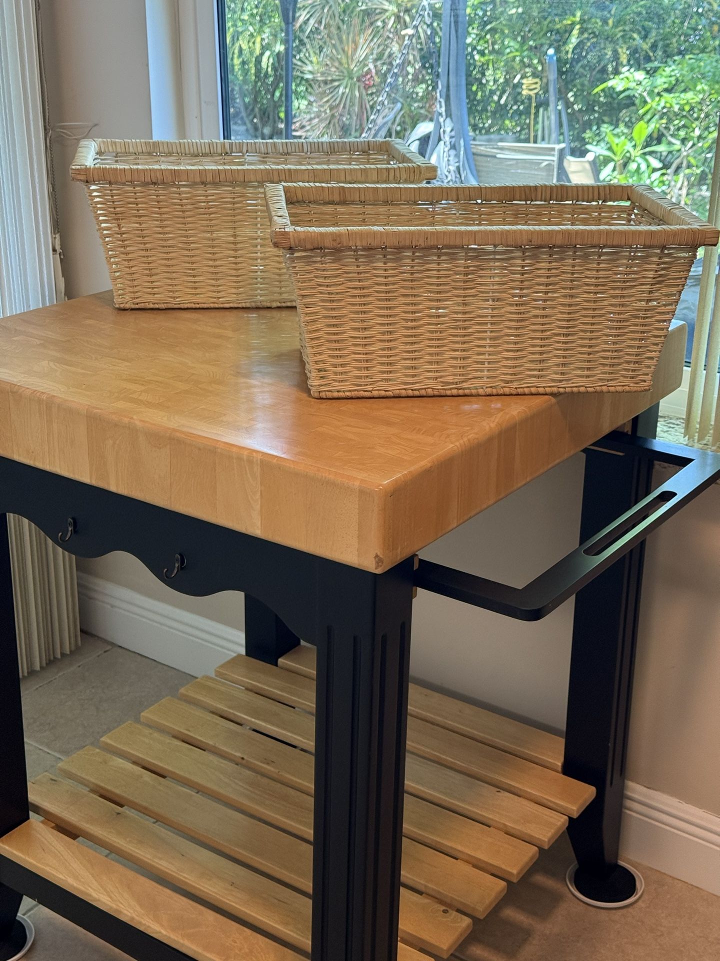 BUTCHER BLOCK TABLE w 2 REMOVABLE DRAWERS