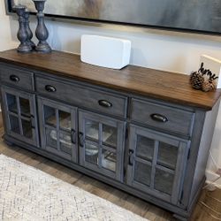 Credenza 