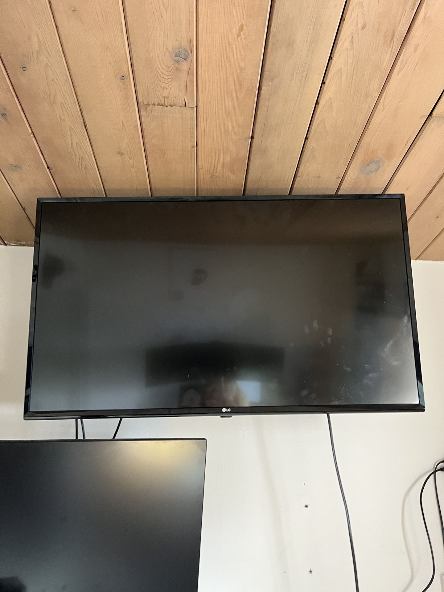 LG 45” Tv Screen