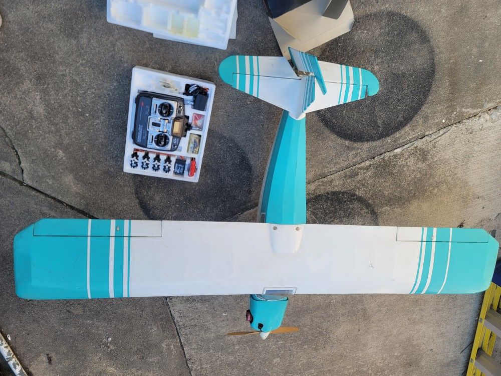 5ft By 4ft Rc Airplane for Sale in Chicago, IL OfferUp