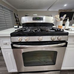Gas Stove. Stainless Steel. GE
