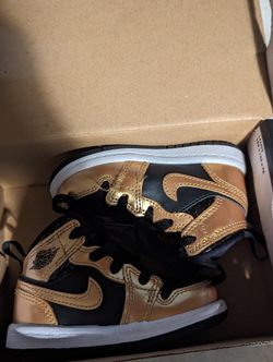 Metallic Gold Jordan 1 (Size 5c)
