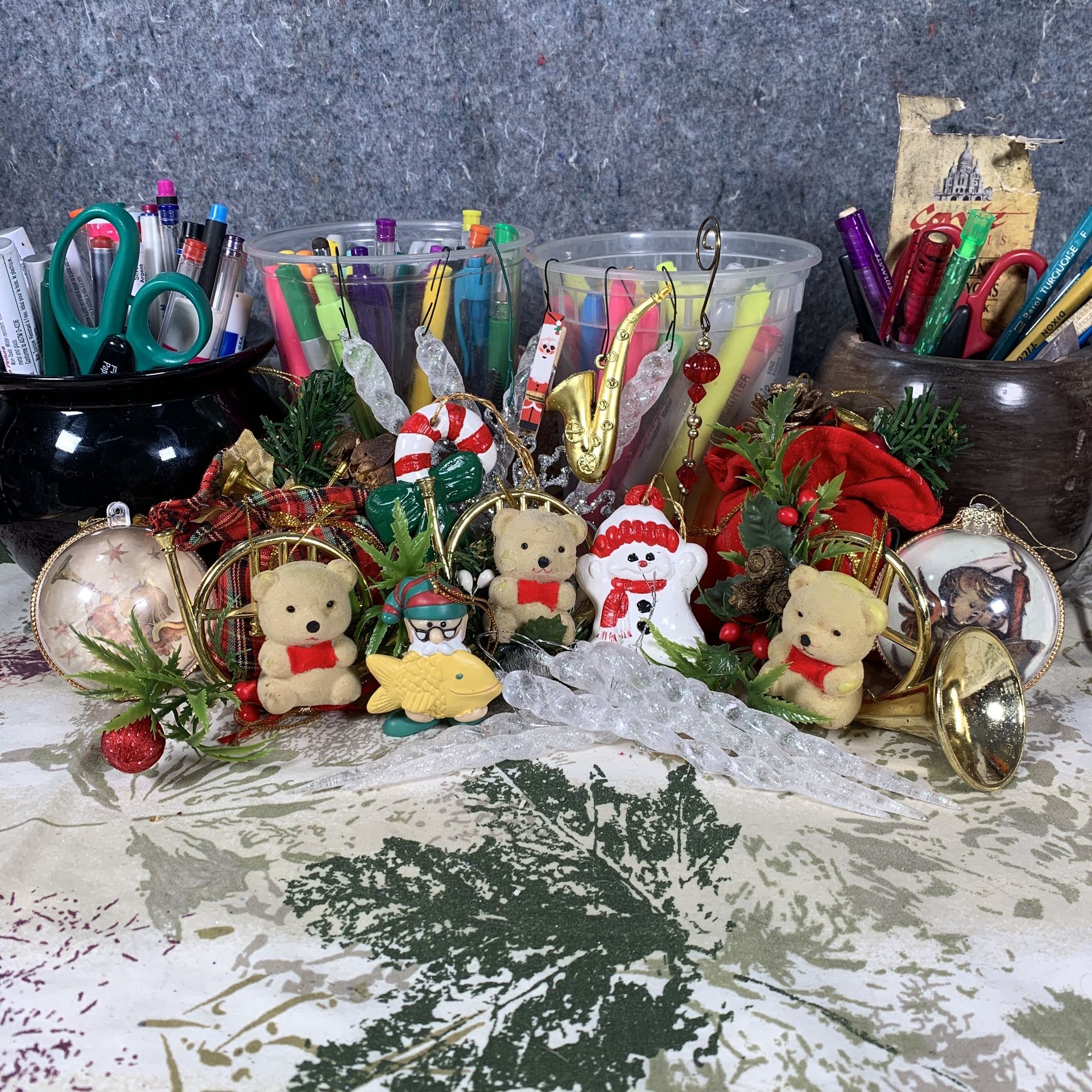 23pc x Christmas Ornaments Decorations Santa Snowman Icicles Snowflake Candy Cane