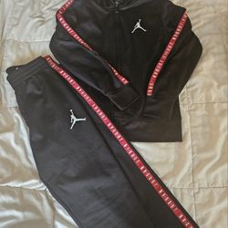 Boys 2-Piece Hoodie And Pants Set (Sz M)