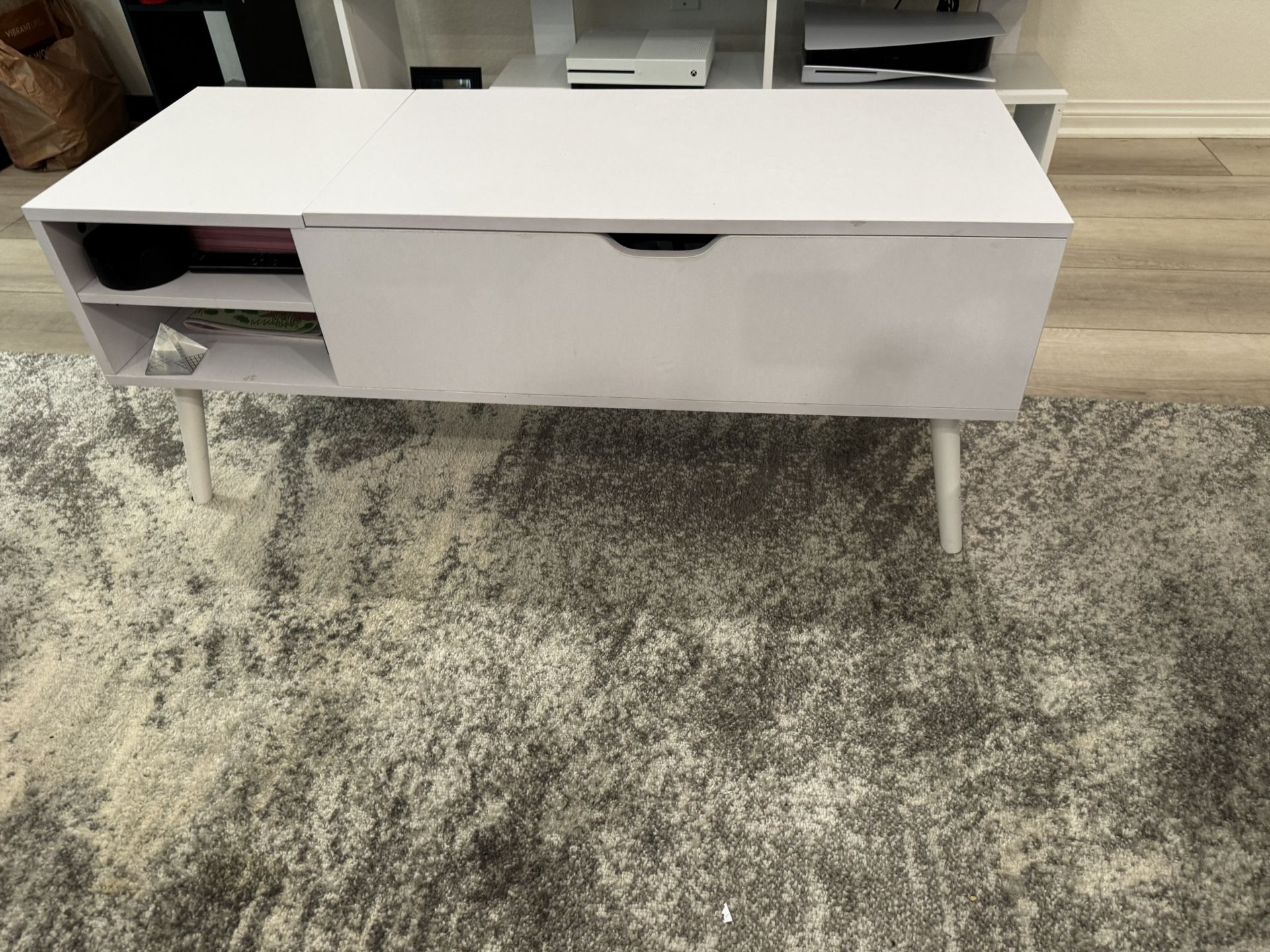 White Lift-Top Coffee Table with Storage – Great Condition!