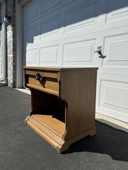 ‼️VINTAGE NIGHT STAND FOR SALE‼️25$ OR BEST OFFER‼️
