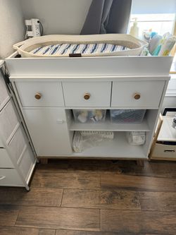 baby changing station + clothes hanging rack
