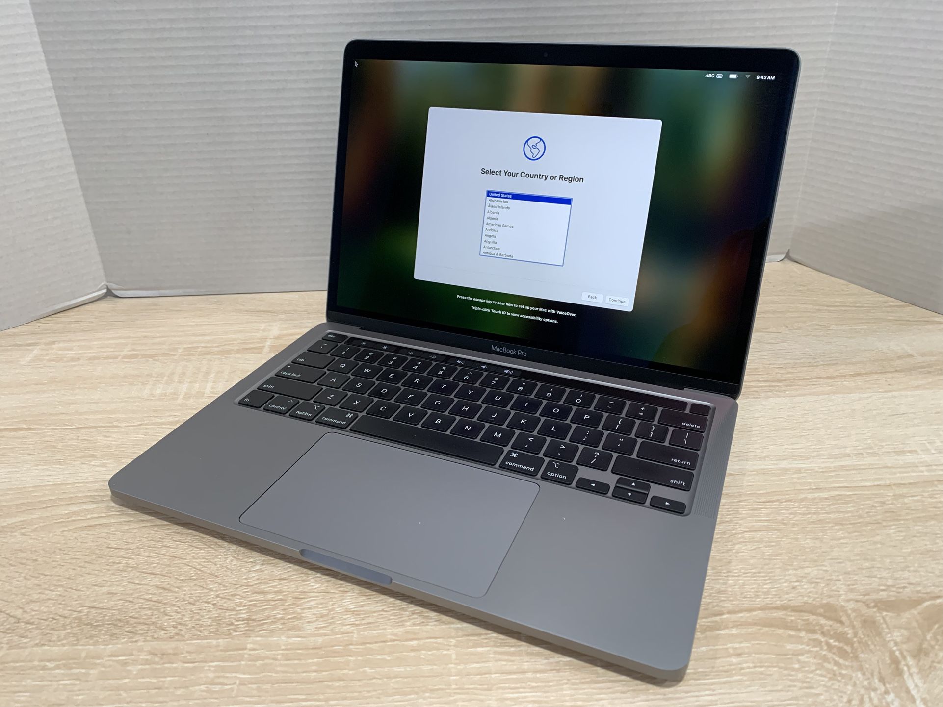 $500, i7/16GB/512GB, 2020 MacBook Pro 13", Touch Bar, factory upgrades worth $600