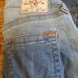 Women’s light Wash True Religion’s 