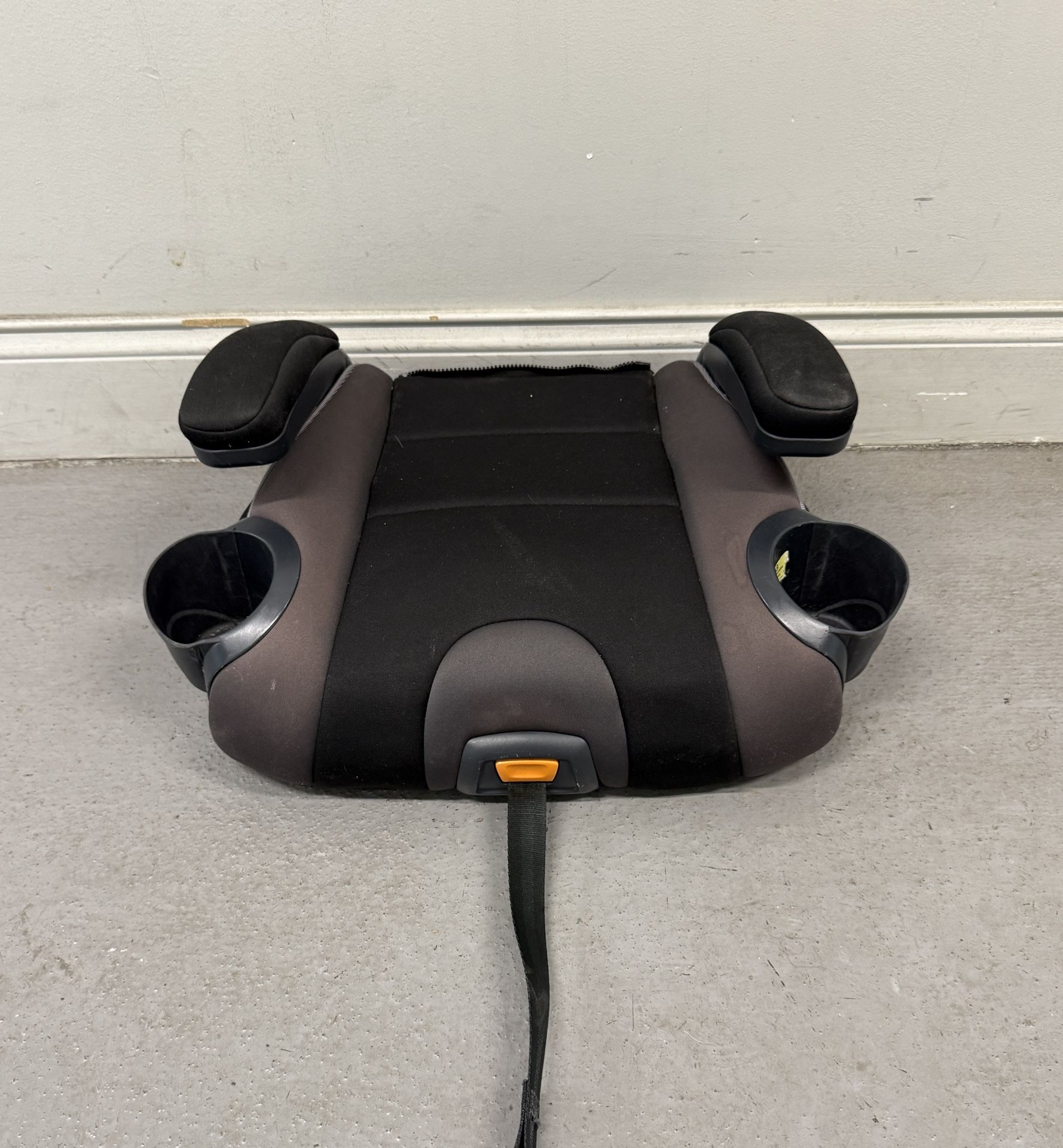 CHICCO Booster Seat (Good condition) PICK UP IN CORNELIUS