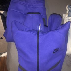 Nike Tech Size Medium