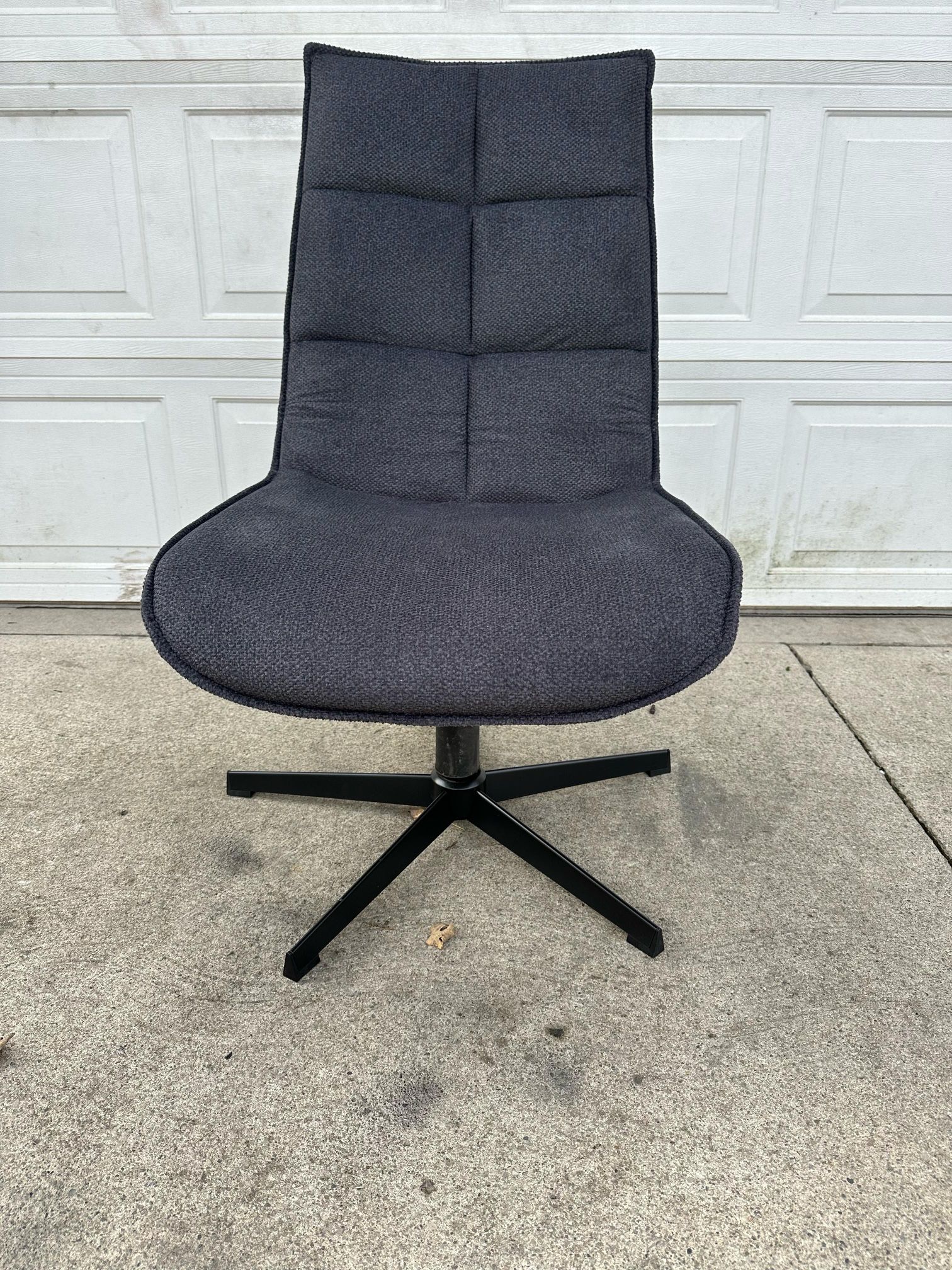 New oversized office desk chair - dark gray