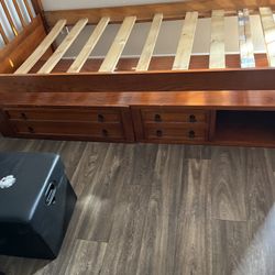 Twin Size Cherry Wood Bed/w Drawers 