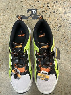 NWT AVIA men’s athletic Shoes size 10
