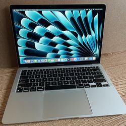 MacBook Air 13 M1 Chip 8GB Memory 93% Battery 