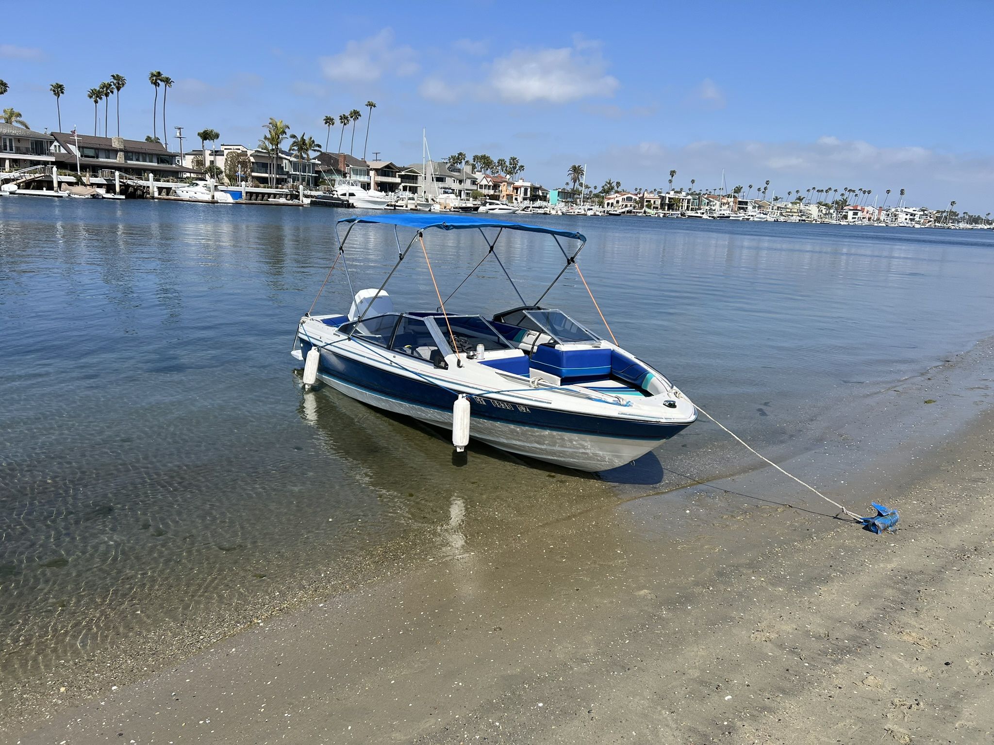 19ft Bowrider, 200hp, Super Clean, Turn-Key
