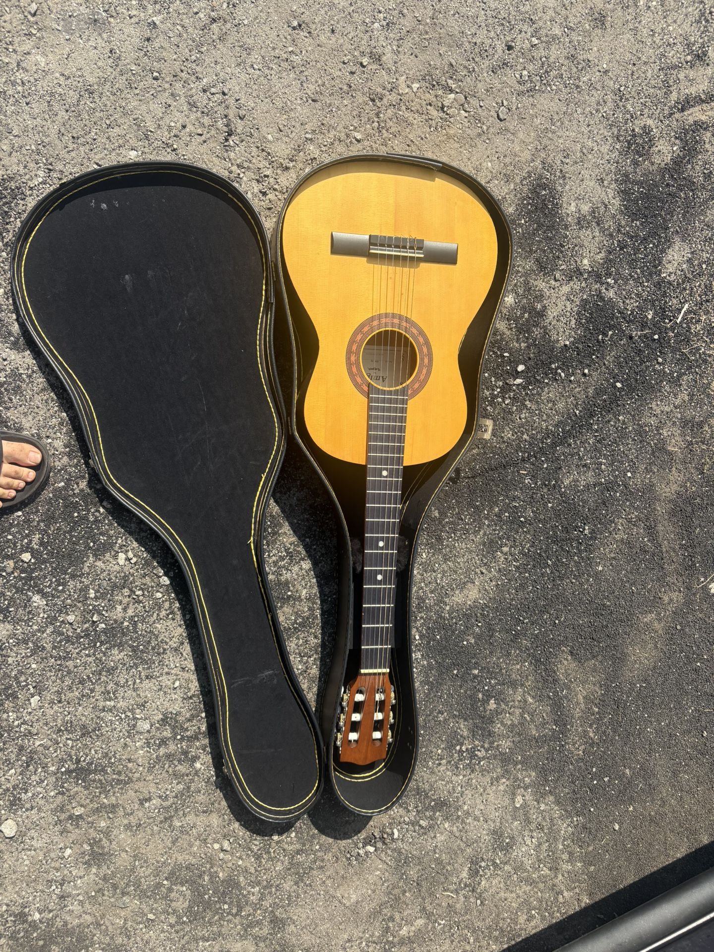 Amigo Guitar