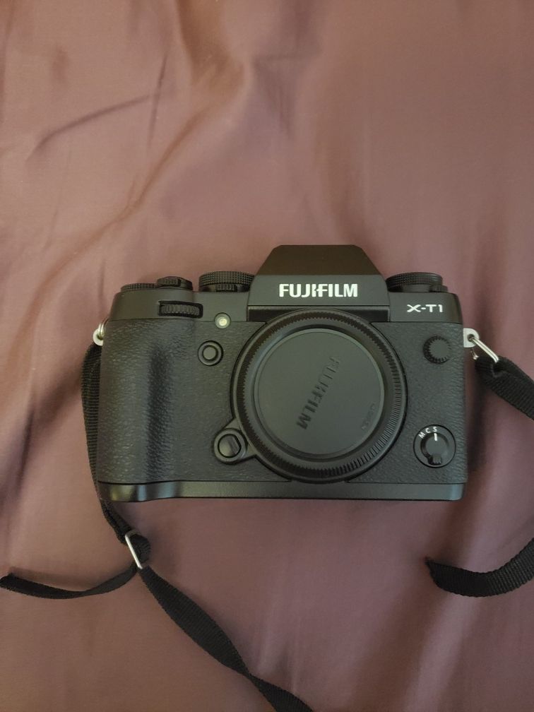 FUJIFILM X-T1 Mirrorless Digital Camera Body