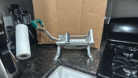 Heavy duty French fry cutter