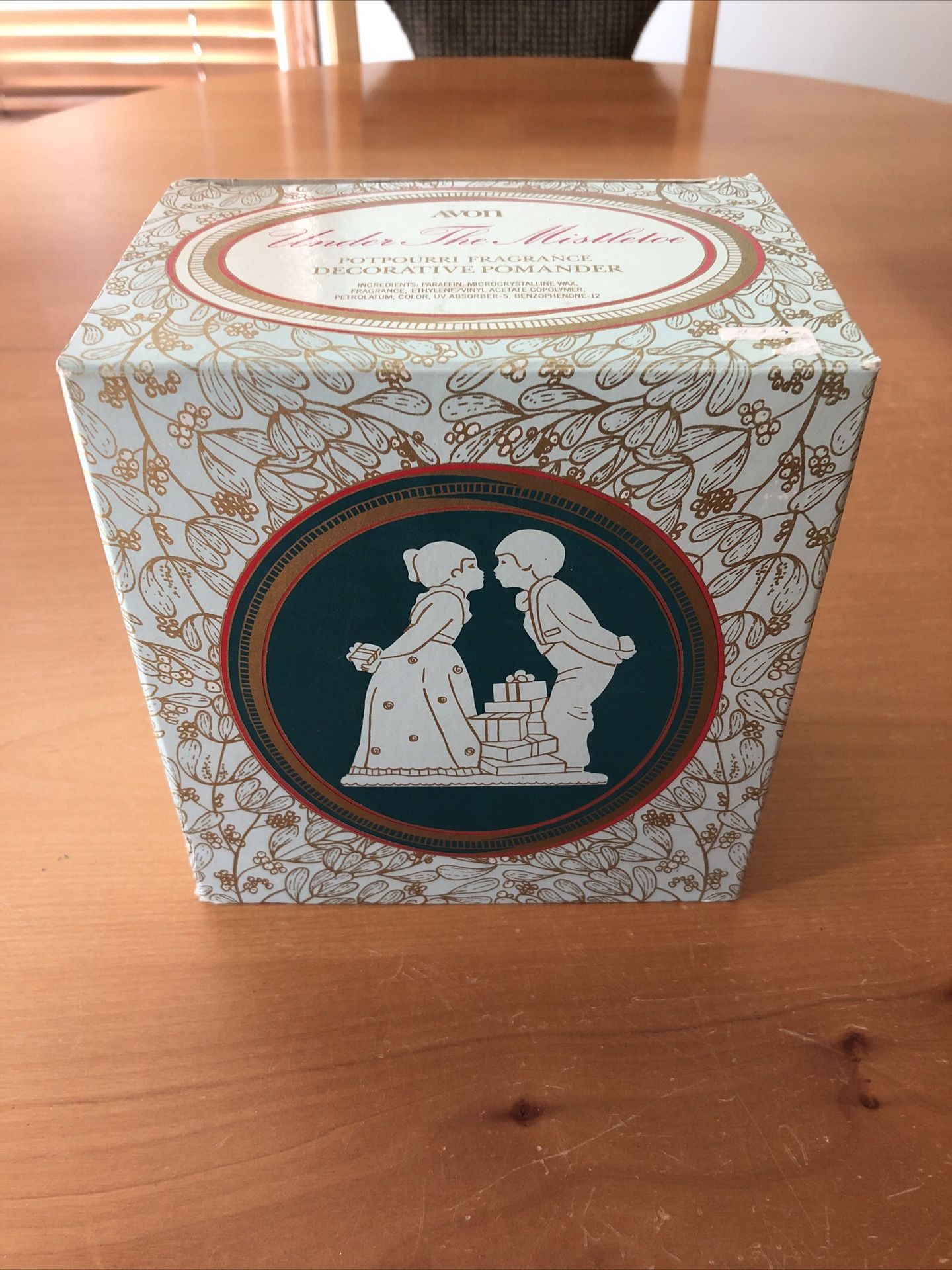 Avon “Under The Mistletoe” Potpourri Fragrance In Original Box.