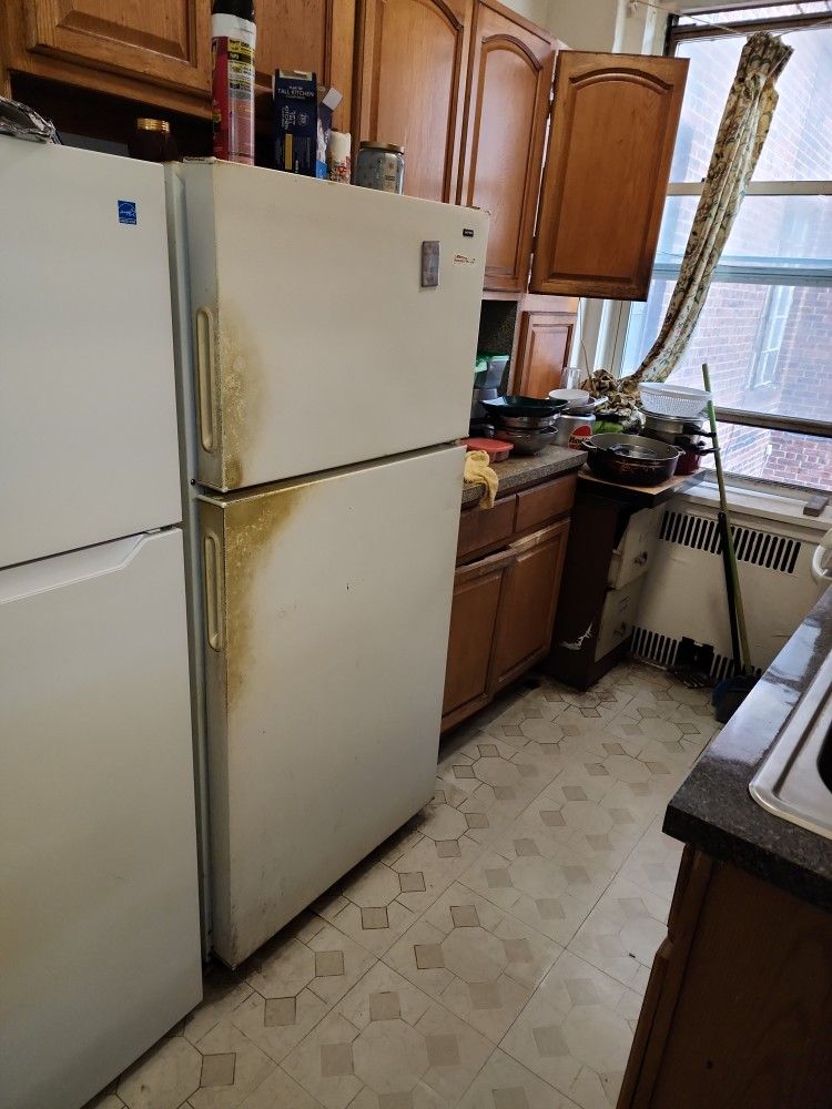 Hotpoint Wide Refrigerator 14 Cubic, Very Good