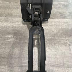 1968 USED CHEVROLET PASS HOOD LATCH