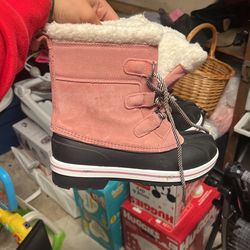 Cat and Jack snow boots size 4