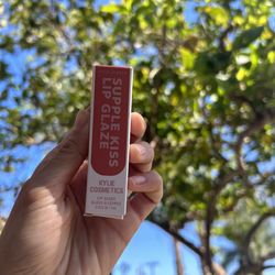 Kylie Jenner supple kiss lip glaze lipgloss