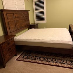 Kind beds with night stands