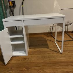 White desk 