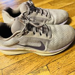 Women’s Running Shoes 