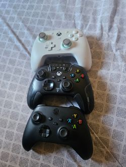 Xbox series X controllers