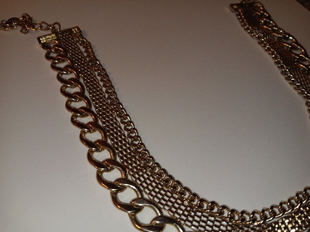Feminine Chain Necklace 