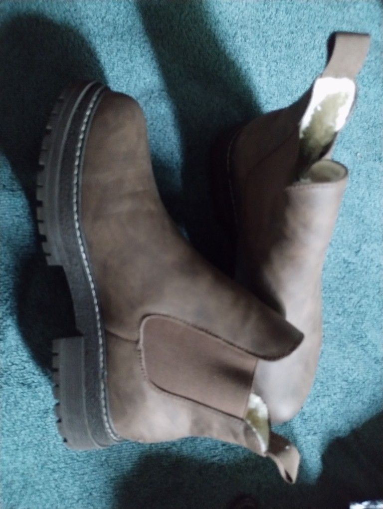 Roxy Women's Lorena Chelsea Slip-on Boots