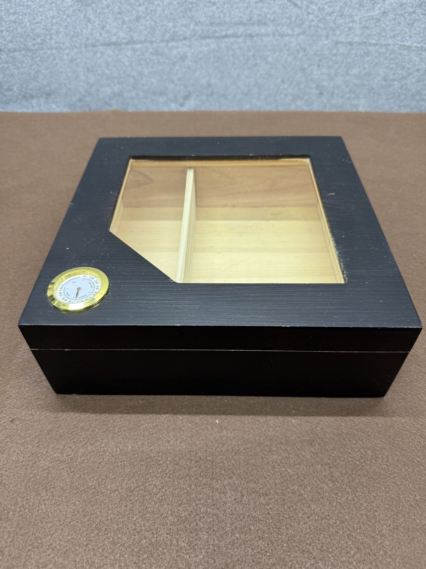 CIGAR Box Wood Black Glass top Humidor