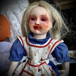 Zombie Alice In Wonderland 